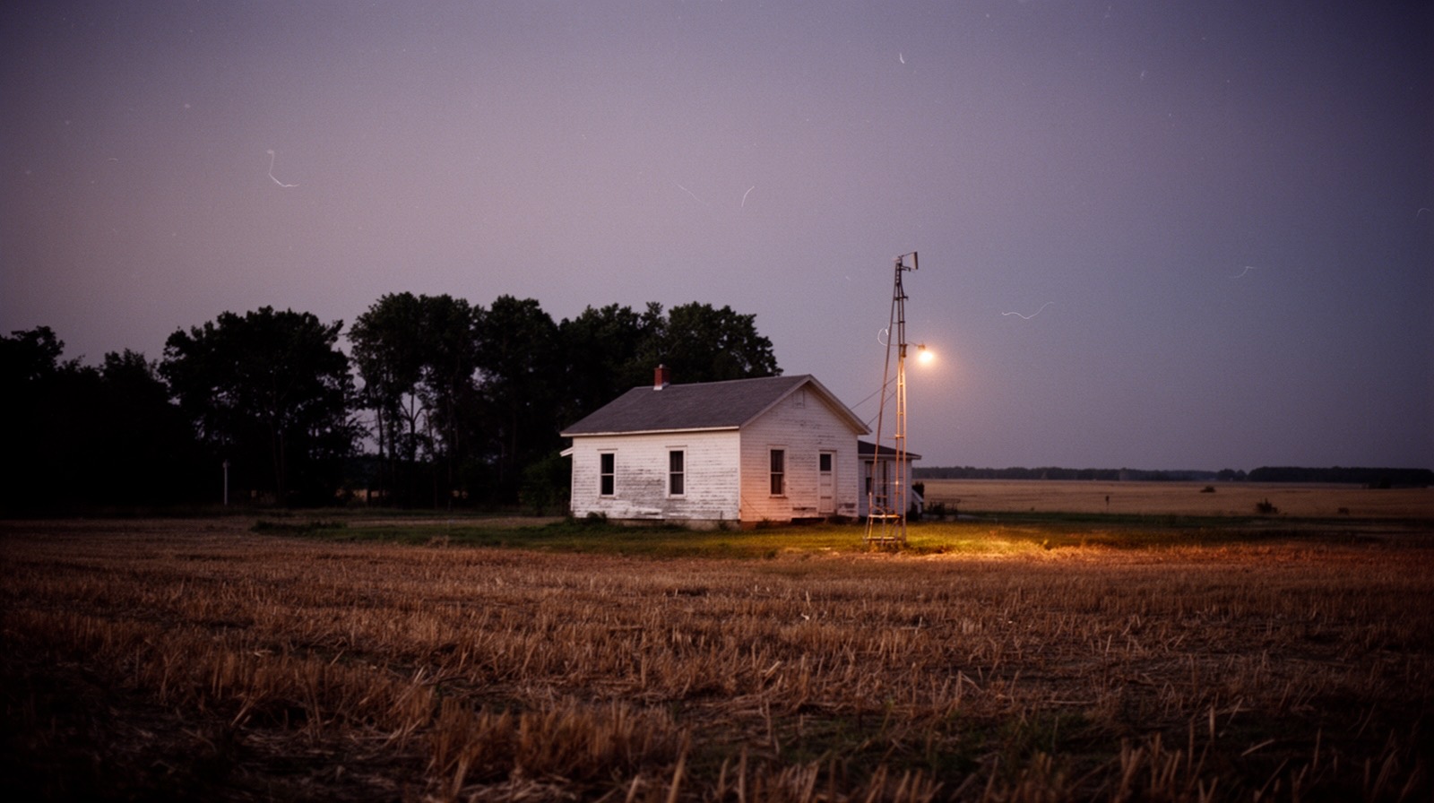 A house in the South Dakota manner, at dusk